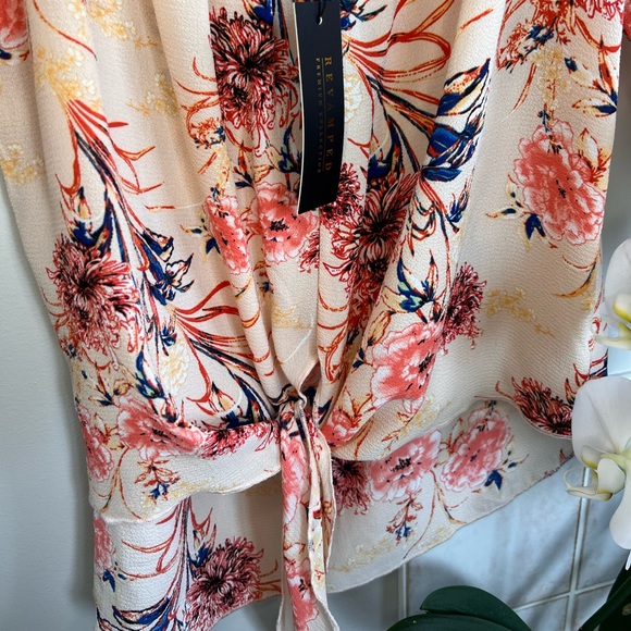 Off-shoulder women’s floral blouse with sleeves - Picture 10 of 11